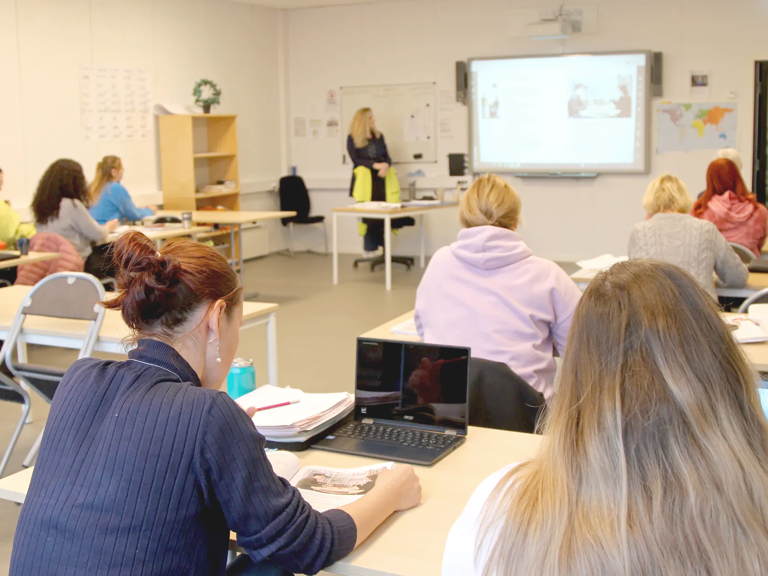 Elever i klasserom